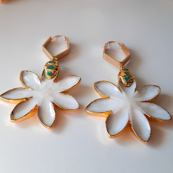 16K GOLD PLATED HANDMADE SHELL HOOP EARRINGS - Picture 4 of 4